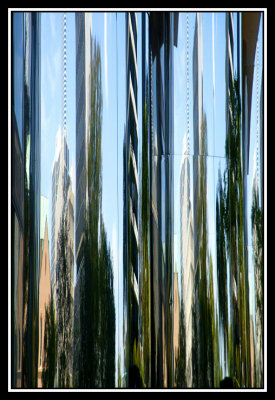 Reflejos en columnas de acero   -   Reflections on steel columns