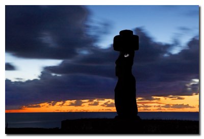 Moai Kote Riku anocheciendo -  Moai Kote Riku at dusk