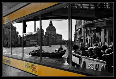 Reflejo parada del Vaporeto -  Reflection of the Vaporeto stop