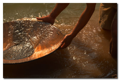 Buscando oro   -  Panning for gold