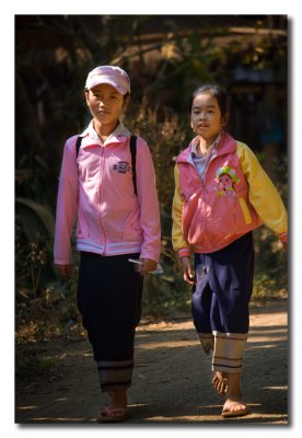 Nias volviendo del colegio  - Girls returning from school