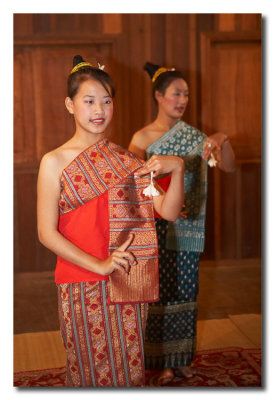 Bailarinas Laosiana  -  Laotian Dancers
