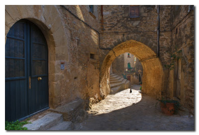 Entrada en la muralla  -  Entrance on the old city wall