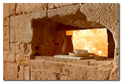 YJ6S0588 Ventana de la cocina al comedor del Monasterio Cirtesciense de Santa Maria de la Huerta.jpg