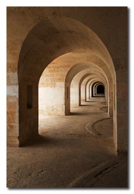 Arcadas en el castillo de La Mola  -  Arches in La Mola castle