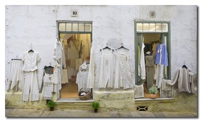 34 Tienda de ropa blanca  -  White clothing store