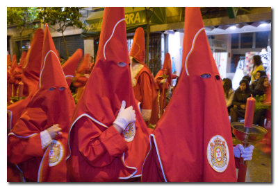 Lazarillos en una procesion  -   Guides on an Easter procession