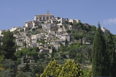 We pass by the village of Gordes on the way to visit the bories...