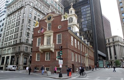 Boston’s Old State House is truly a historical site, built in 1713 to house the government offices of the Massachusetts Bay Colony. It replaced the original Boston “Town House”, which was built in the mid-1600s, a wooden structure destroyed by fire in 1711.