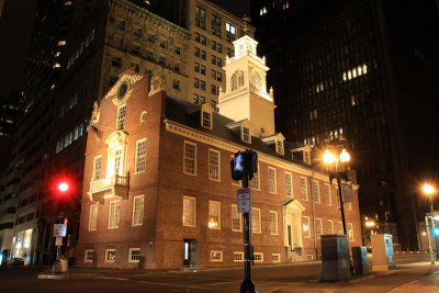 Bostons Old State House is truly a historical site, built in 1713 to house the government offices of the Massachusetts Bay Colony. It replaced the original Boston Town House, which was built in the mid-1600s, a wooden structure destroyed by fire in 1711.