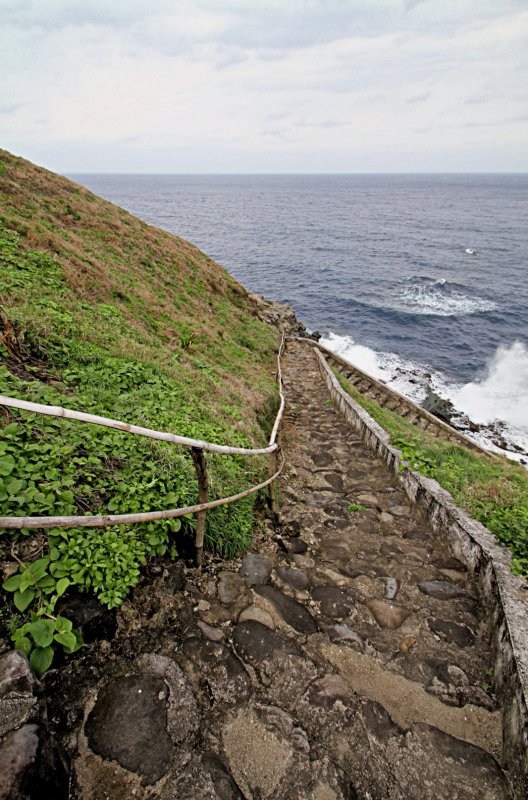 Batanes Cliff Stairway.jpg