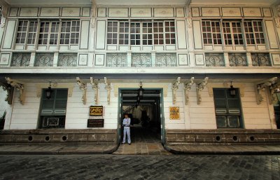 Plaza Intramuros, Manila (2).jpg