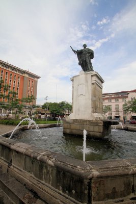 Plaza Intramuros, Manila (4).jpg