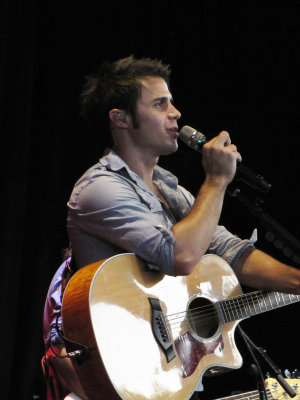 BNL and Kris Allen at DTE - August 10, 2010