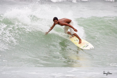 Baler surfers up close with the Sigmonster