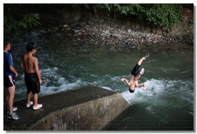 20100721 -- 173542 -- Canon 5D + 50 / 1.2L @ f / 1.2, 1/500, ISO 200