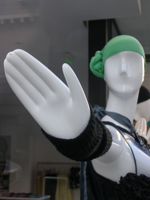 Talk to the mannequin hand