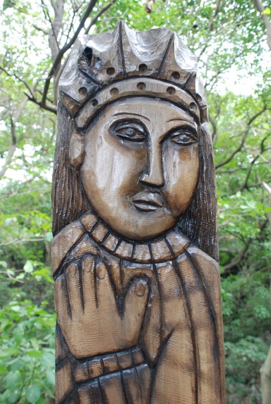 Parque de Los Tres Ojos Wood Carving