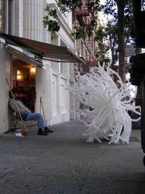 Mason Street Shoeshine with balloon sculpture