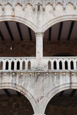 Alczar de Coln Architecture