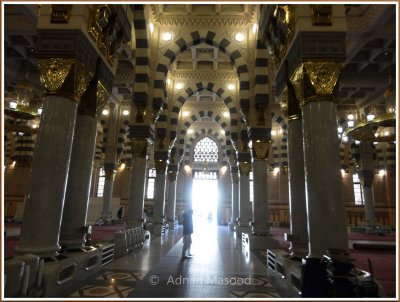 Inside_Masjid_Nabvi_06.jpg