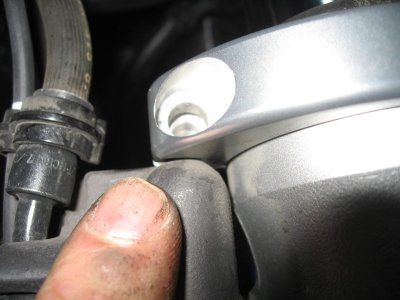 Indentation on right side fork cap fits over the brake valve