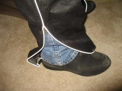 Boot leg zipper