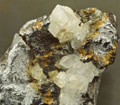 Brianyoungite on sphalerite, with fluorite and quartz, Boundary Cross Vein, Rampgill Mine, Nenthead, Alston Moor.