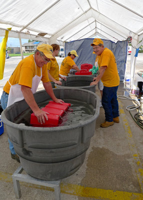 WASHING POTS, PANS AND CAMBROS THE OLD FASHIONED WAY ..... AND HAVING FUN DOING IT!