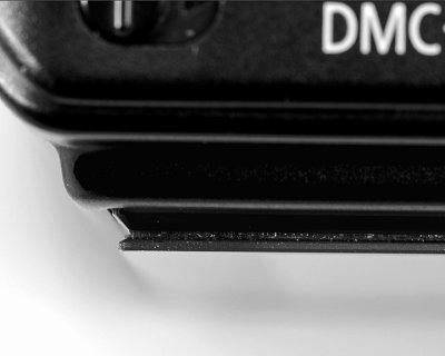 CLOSE-UP OF THE EDGE OF THE GGS CUSTOM LX 3 SCREEN PROTECTOR