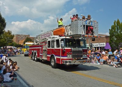 FIRE ENGINE IN THE 2009 NORTH CAROLINA APPLE FESTIVAL PARADE  -  ISO 80