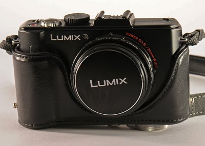 LX5 IN AN LX3 LEATHER CAMERA CASE - BOTTOM PART