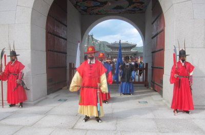 Gyumbokgung changing of guards 1