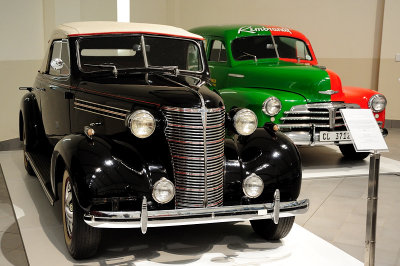 1938 Chevrolet Master De Lux and 1948 Chevrolet Stylemaster (Red/Green)
