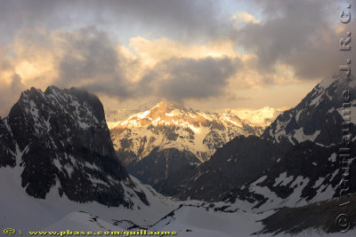 Cloudy sunrise on Pralognan Valley - from Grande Casse's glacier