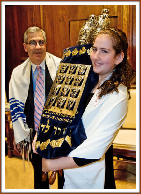 On Bima, Dad Kvells as Bat Mitzvah Daughter Takes Torah
