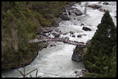 Dodgy bridge across the Mo Chhu
