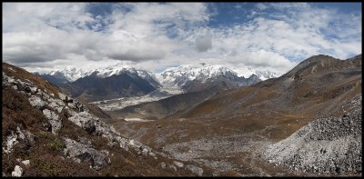 View north on the approach to Sintia La 2