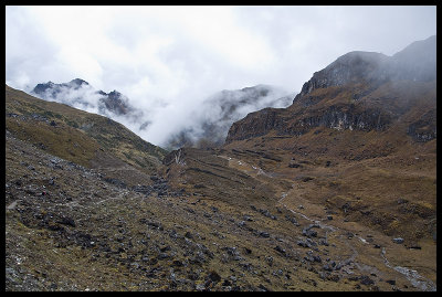 Climbing to Thampe La