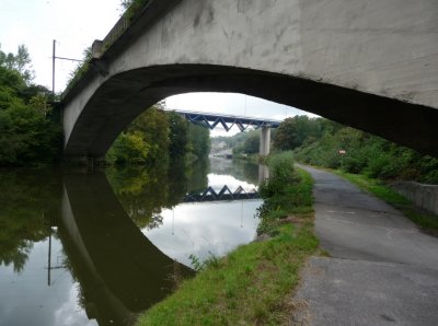 Enjambées de ponts sur la Sambre, à Montigny-le-Tilleul (La Jambe de Bois).