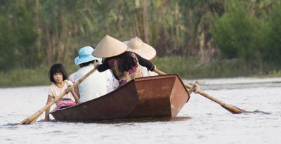 chua huong, On Yen river