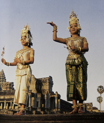 performers at Angkor Wat