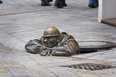 bratislava, lazy worker (sculpture)