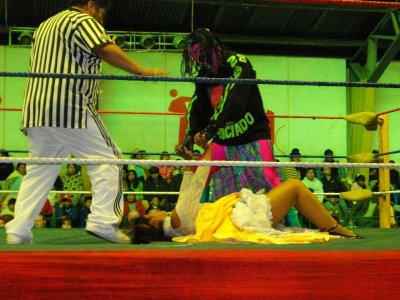 Cholita Wrestling