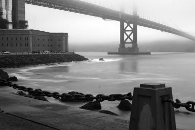 golden gate in fog8958fix800.jpg