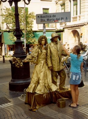 LIVE STATUES ALONG LAS RAMBLAS