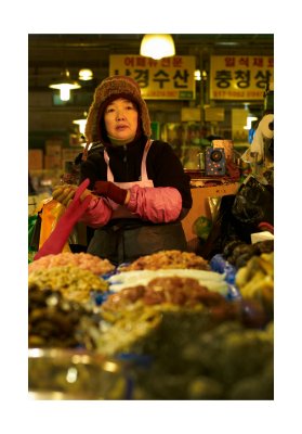 Lady, fish market, Seoul