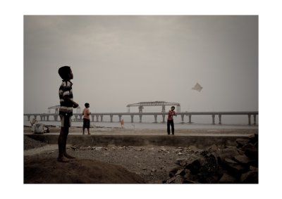 Flying kites by the Sea Link, Worli Village