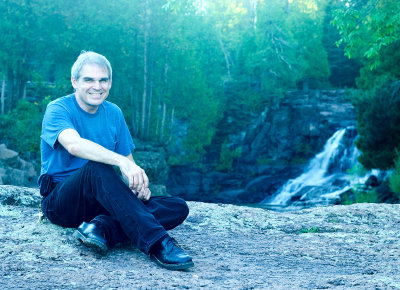 a grinning fool at the falls near Split Rock