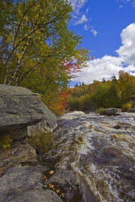 Rock by the Rapids 0832.jpg